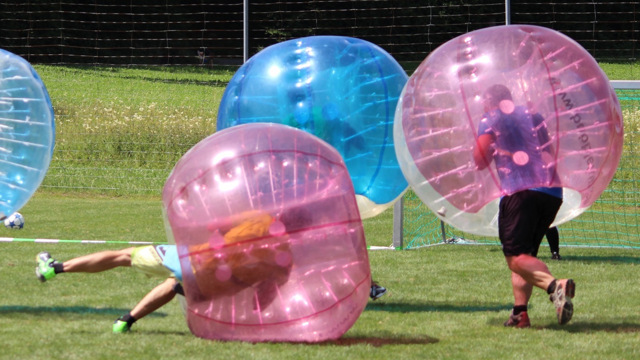 Mieten Sie hier für Ihren Bubble Soccer Event das entsprechende Equipment zu einem fairen Preis. Ideal für Grümpelturnier, Teamevents, Poltertag, Geburtstag und den Vereinsanlass.