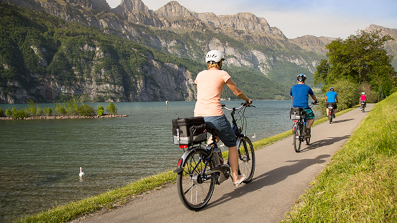 Geniessen Sie den schönsten Teil der Schweiz mit dem Fahrrad. Das Heidiland bietet sowohl etwas für das Auge wie auch für den Gaumen.