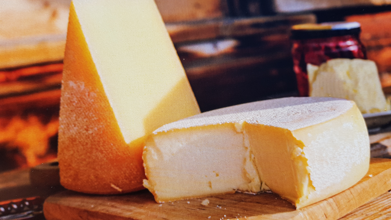 Auf der Schnitzeljagd durch Adelboden versucht Ihr als Gruppe vor der Firma Spider Tech die beste Käsemischung der Welt herzustellen, indem ihr Rätsel rund um unser liebstes Schweizer Lebensmittel löst.