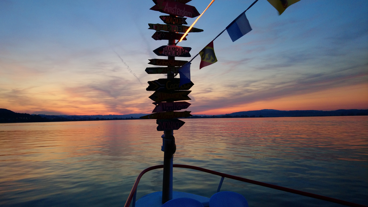Geniessen Sie als Gruppe einen unvergesslichen Nachmittag oder Abend auf dem Zürichsee. Erleben Sie auf dem Schiff einen schönen Sommertag mit feinem Essen und verbringen Sie entspannte und unterhaltsame Stunden in maritimer Atmosphäre.
