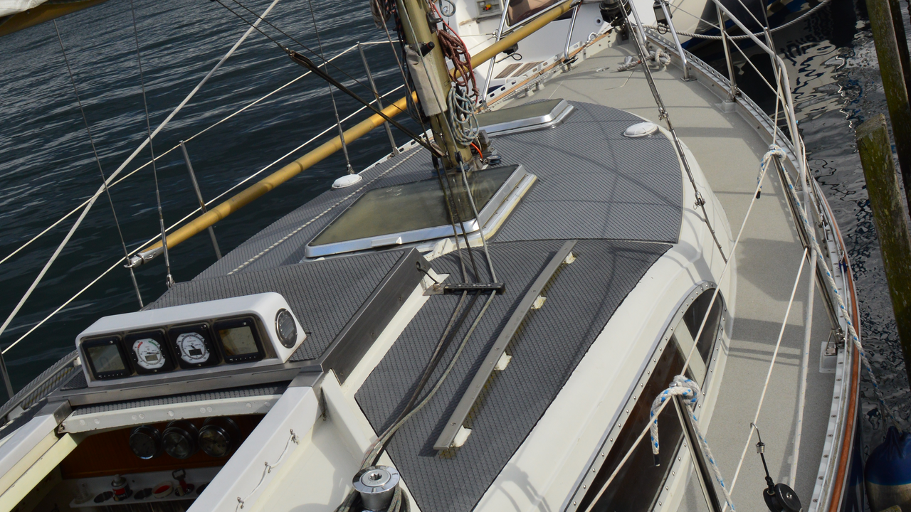 Ein ganz heisser Tip für Ihren Teamanlass, das Kundenevent oder einen Geschäftsausflug. Auf der Oldtimer-Yacht, einem wahren Schmuckstück, geniessen Sie entspannte Stunden auf dem Zürichsee und erleben die Faszination des Segelns.
