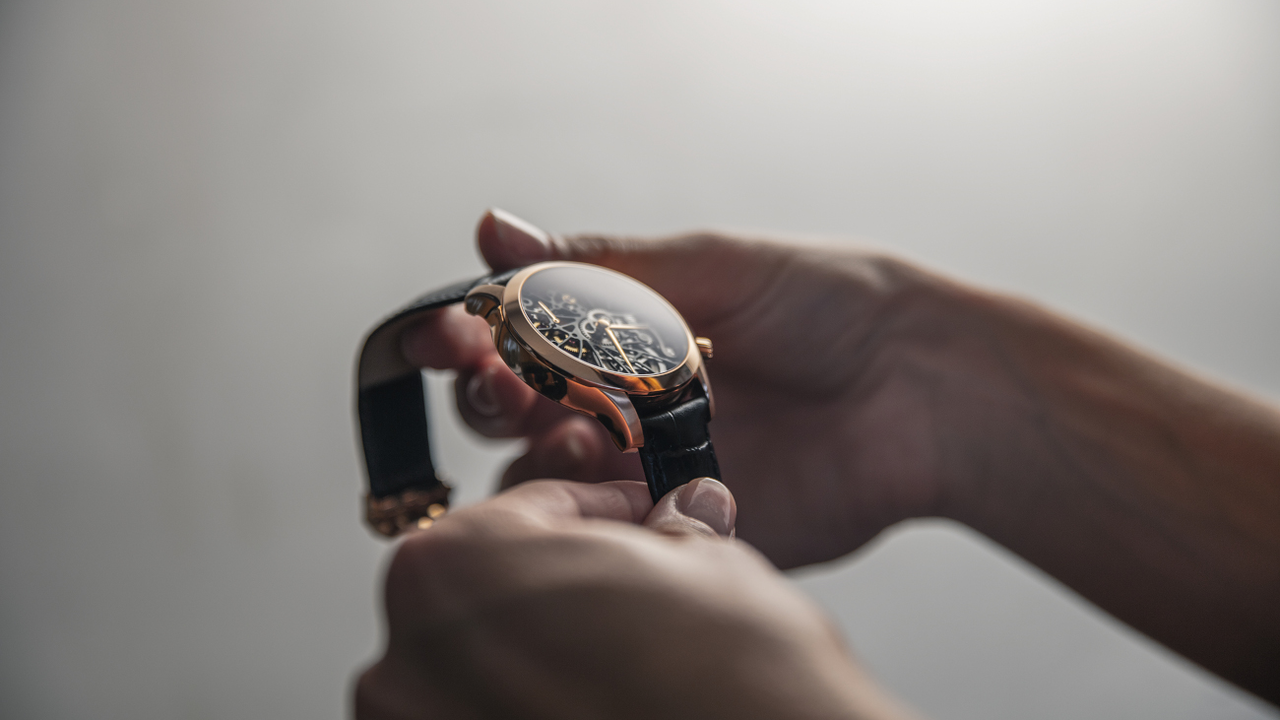 Uhrenliebhaber können sich unter meisterhafter Anleitung ihre Uhr selbst bauen. Schritt für Schritt werden Sie begleitet, während Sie Ihre eigene Uhr aus edlen Komponenten zusammenbauen. Ein Anlass der den Teilnehmern noch lange in Erinnerung, bzw. am Handgelenk bleiben wird.