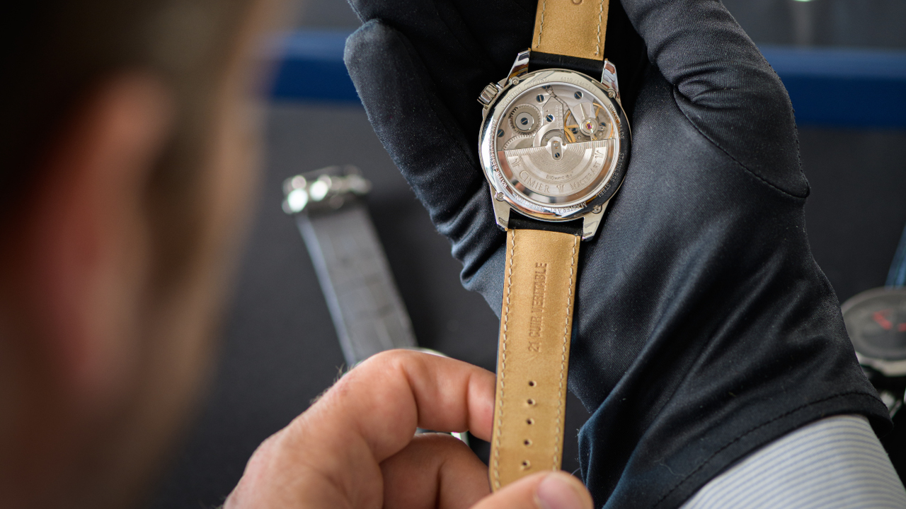 Uhrenliebhaber können sich unter meisterhafter Anleitung ihre Uhr selbst bauen. Schritt für Schritt werden Sie begleitet, während Sie Ihre eigene Uhr aus edlen Komponenten zusammenbauen. Ein Anlass der den Teilnehmern noch lange in Erinnerung, bzw. am Handgelenk bleiben wird.