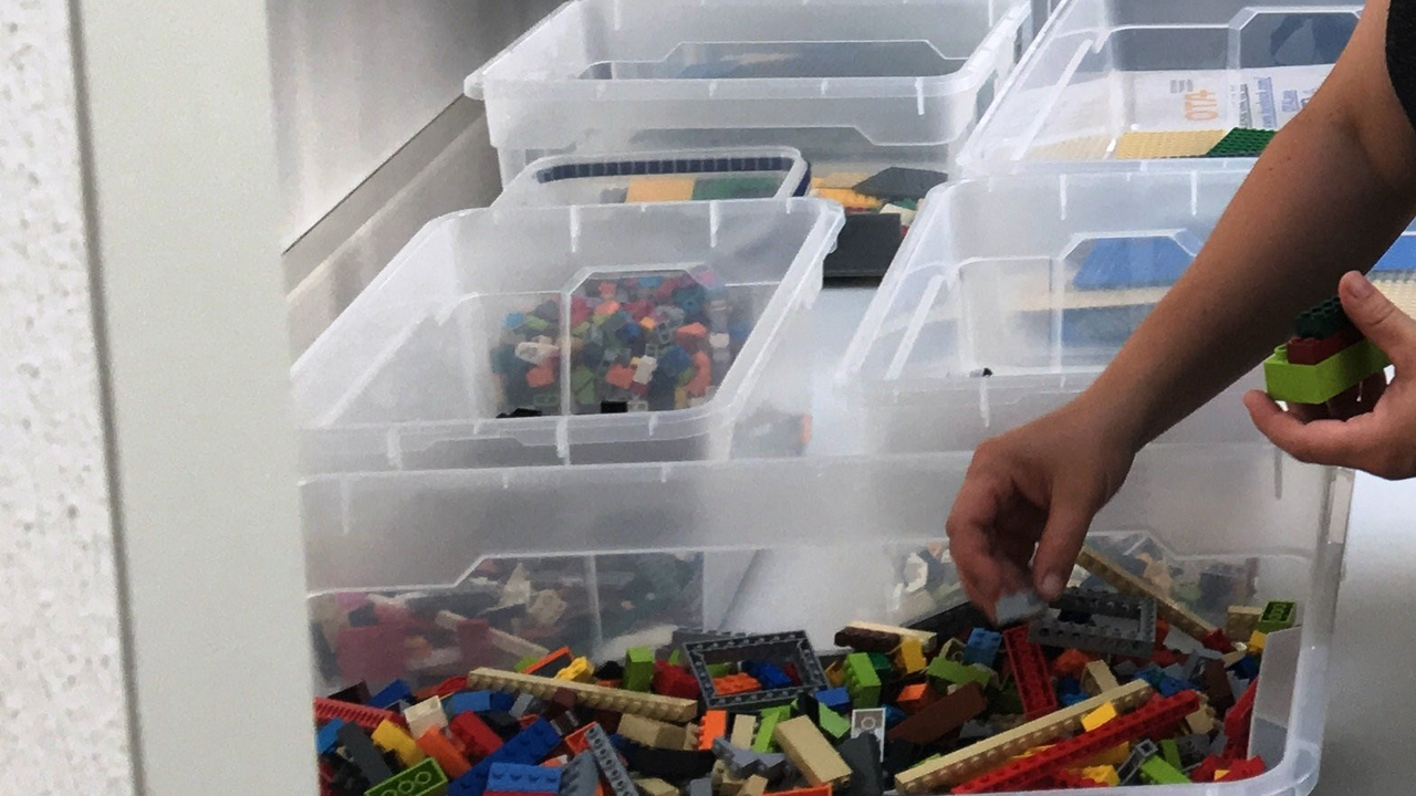 Workshops mit der Lego® Serious Play® Methode. Ziel: effiziente Meetings, schnelle Problemlösung, einheitliches Verständnis, spielerisch Lernen. Genial, dass dieser gegenseitige Austausch beim Seminar mit der Methode auch noch Spass macht.