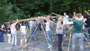Brückenbau mit Bambus