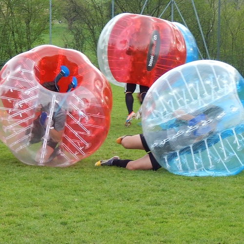 bubble-fussball-teamevent-witzig-sport_imp3