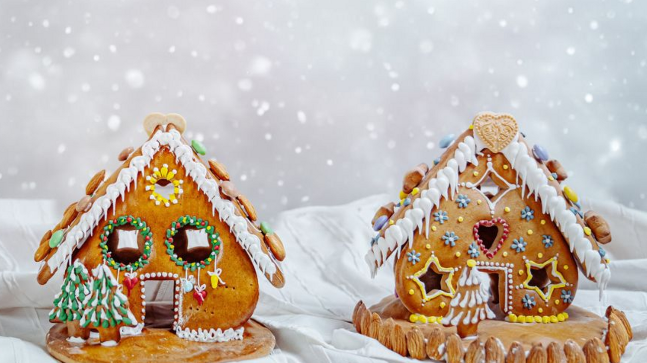 Lasst Euch vom Duft frisch gebackener Lebkuchen verzaubern. Bei unserem Lebkuchenhaus Event dürfen alle Teilnehmer kreativ sein und Ihr eigenes Lebkuchenhaus sowie ein Lebkuchenherz nach Herzenslust dekorieren. Die Lebkuchen werden vor dem Event von uns vorgebacken und danach werden die einzelnen Elemente von Euch mit Zuckerguss zu einem Lebkuchenhaus zusammengesetzt. Die Kursleitung zeigt Euch nun, wie Ihr das Lebkuchenhaus individuell mit verschiedenen Dekorationstechniken und Zutaten verzieren könnt. Danach dürfen die Teilnehmenden richtig kreativ sein und Ihr Lebkuchenhaus mit Zuckerguss, Mandeln, essbarem Glitzer, Smarties und weiteren Süssigkeiten so dekorieren, wie sie wollen. Während ihr Team fleissig mit Zuckerguss Ihre Lebkuchenhäuschen am Verzieren und mit verschiedenen Dekorationen am Bekleben ist, stärken wir die Gruppe mit heissem Glühwein, Punsch, Kaffee oder Tee.