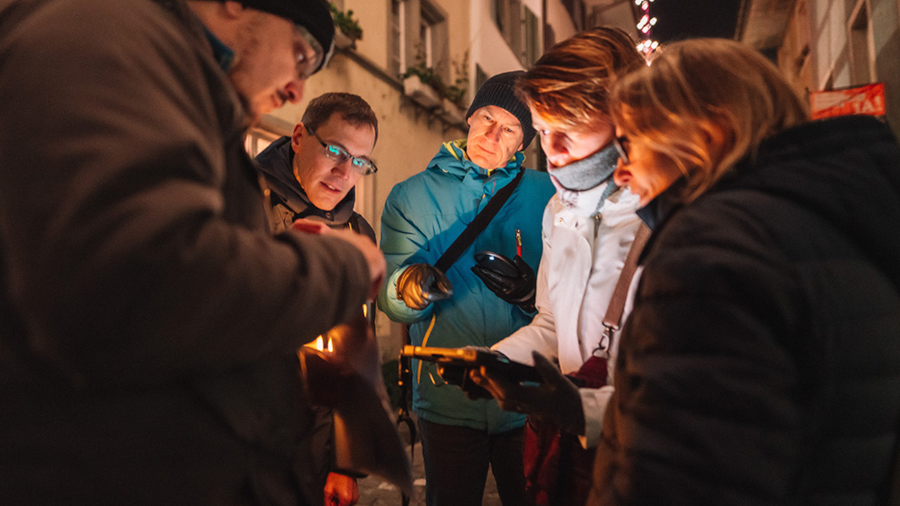 Abenteuer Weihnachtsmarkt Baden: Weihnachtsmarktstimmung, Glühwein, etwas Bewegung an der frischen Luft und dazu einen spannenden Fall lösen: genau das bietet Abenteuer Weihnachtsmarkt für Ihr Team!