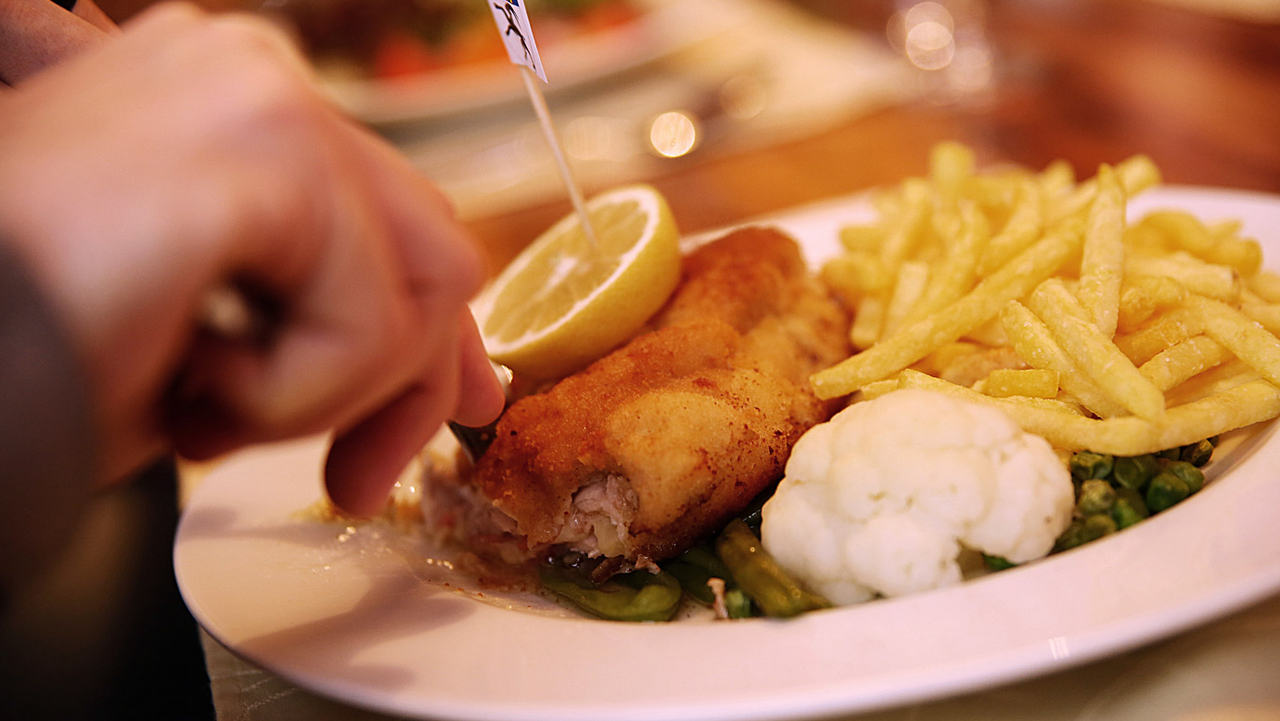 Zusammen mit dem Alphorn-Öhi Werner Erb wagen Sie Ihre ersten Versuche im Alphornspielen – mit viel Charme, Humor und fachkundiger Anleitung. Anschliessend lassen Sie sich in einem gemütlichen Restaurant kulinarisch verwöhnen. Ein Erlebnis mit bleibendem Eindruck!