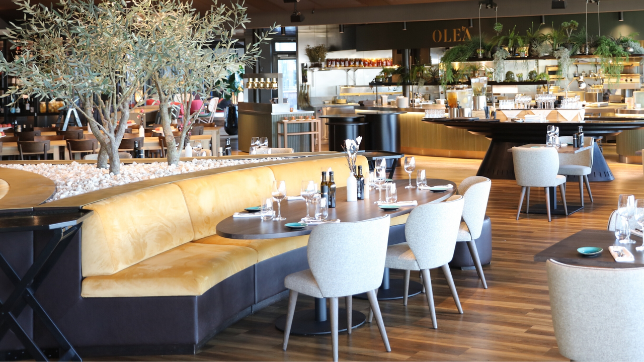 Essen, spielen und geniessen Versuchen Sie Ihr Glück, kombiniert mit dem Menu Surprise im mediterranen Restaurant. Sie starten mit einem erfrischenden Apéro an der Bar. Anschliessend lassen Sie sich im mediterranen Restaurant vom 3-Gang-Menu Surprise kulinarisch überraschen.