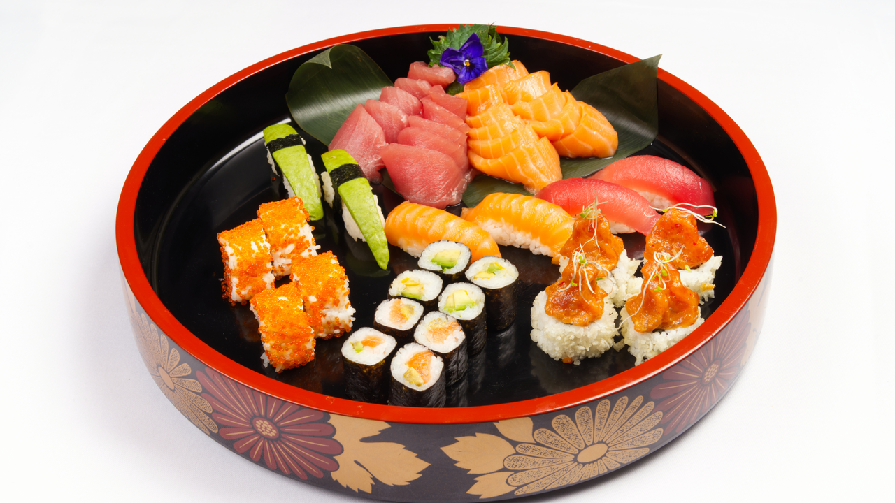 Las Vegas meets Tokio: Versuchen Sie Ihr Glück und geniessen Sie japanische Kulinarik. Sie starten bei einem Hausaperitif zum 4-Gang-Menu im authentischen japanischen Restaurant und wechseln anschliessend im gleichen Gebäude bequem ins Casino.