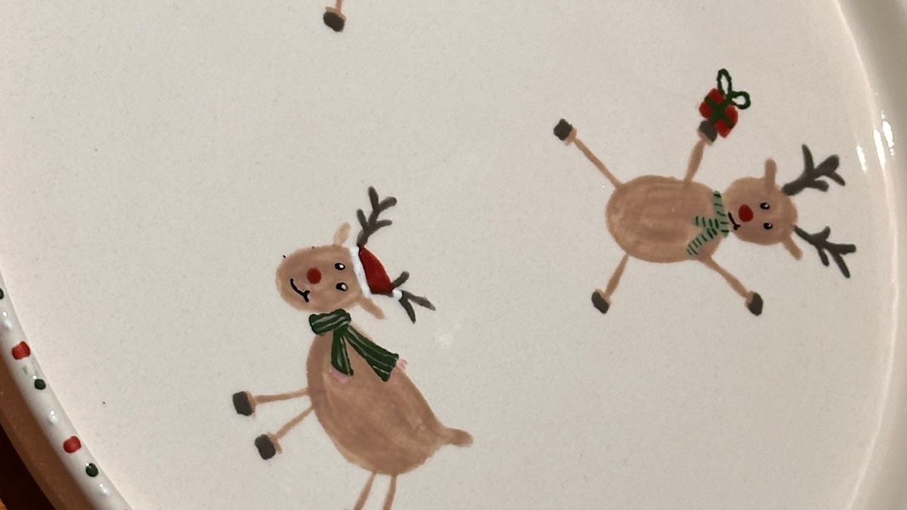 Planst Du einen Firmenanlass und möchtest deinen Kunden, Gästen, sowie Mitarbeitenden etwas Besonderes bieten? Mit uns bringst du Kreativität direkt an deinen Anlass. Wir sind bei dir vor Ort und gestalten einen einladenden Kreativ-Stand, an dem Deine Gäste während des Anlasses eine entspannte, kreative Auszeit geniessen können. Unter fachkundiger Anleitung bemalen die Teilnehmenden einen Keramikgegenstand ihrer Wahl – ein persönliches Erinnerungsstück, das bleibt.