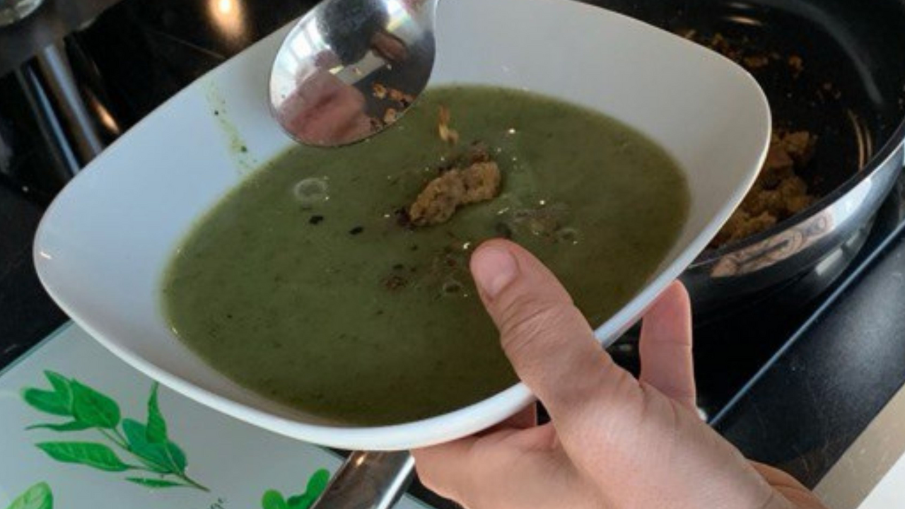 In diesem besonderen Koch-Workshop steht das freie, kreative Kochen im Mittelpunkt. Unter fachkundiger Begleitung und mit wertvollen Tipps rund um gesunde Ernährung gestalten die Teilnehmenden aus regionalen, saisonalen Bio-Zutaten eigene Gerichte, die sich zu einem gemeinsamen Menü vereinen. So entsteht spielerisch und intuitiv ein kulinarisches Erlebnis voller Genuss, Überraschungen und Teamgeist.