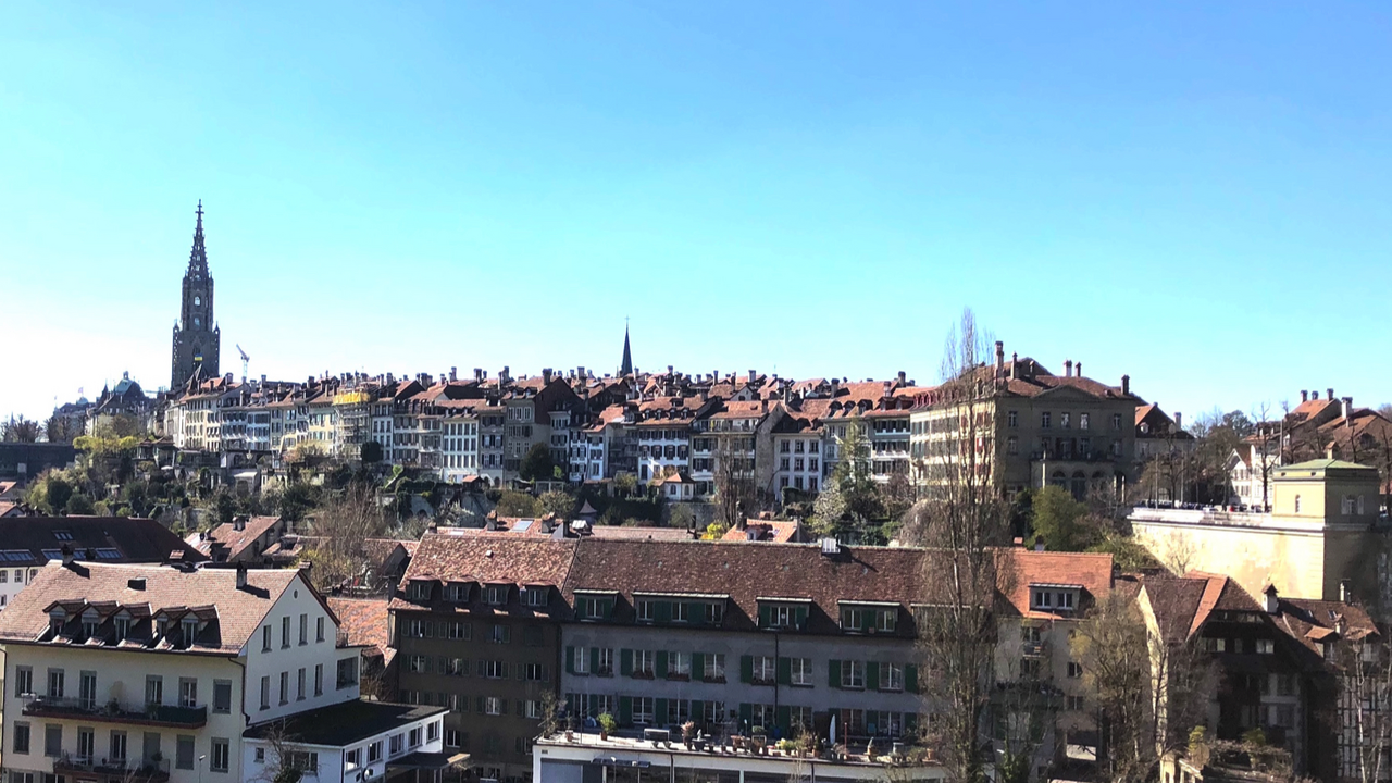 Outdoor Escape Game Bern Die Zeit läuft. Sie haben soeben einen mysteriösen Auftrag bekommen, den Sie in der vorgegebenen Zeit erfüllen müssen. Können Sie alle Rätsel lösen? Das Outdoor Escape Game wird in der Altstadt von Bern gespielt und beginnt am Bahnhof.