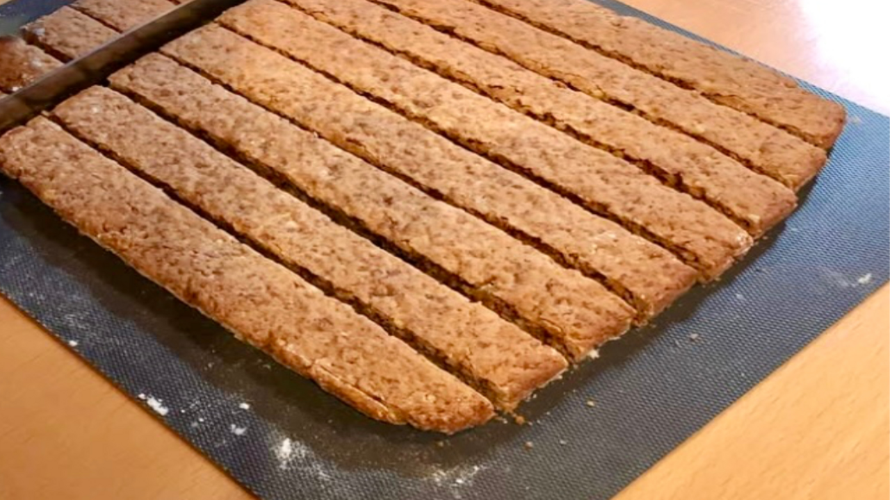 In diesem süssen Läckerli Workshop lernen Sie Basler Läckerli selber herstellen. Ein unterhaltsamer Team Event mit Geschichte zum Basler Läckerli und Handarbeit bis das Gebäck fertig ist. Vereinsanlass, Firmenevent, Familientreffen, Geburtstagsfeier, Babyshower Party, Polterabend, Weihnachts- oder Vollmondbacken.