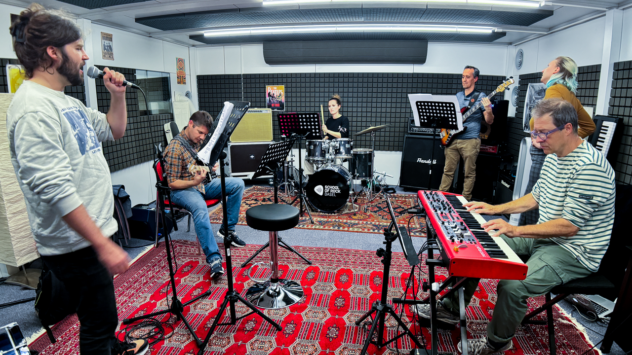 Ihr möchtet als Team etwas Neues erleben, gemeinsam kreativ werden und dabei den Zusammenhalt stärken? Ihr möchtet etwas neues ausprobieren und dabei kreative Wege gehen? Am liebsten ein Event mit viel Musik und lustigen Erinnerungen?