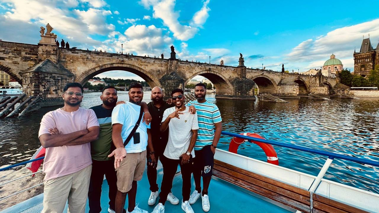 Flusskreuzfahrt für eine Stunde im Herzen von Prag mit unbegrenztem Bier, Wein, Softdrinks, Kaffee und Wasser