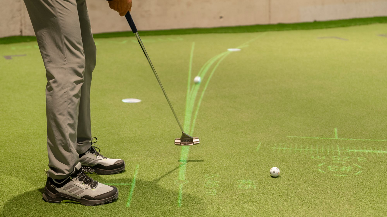 Entdecken Sie in der Gruppe das Golfcenter, zentral gelegen im Herzen der Schweiz. Ausgestattet mit modernsten Technologien setzt das schweizweit grösste Indoor Trainings Center auch europäisch Massstäbe. Ob Teamevent, Kundenanlass oder eine Runde mit Freunden - hier spielen und trainieren Sie auf Pro Tour Niveau!