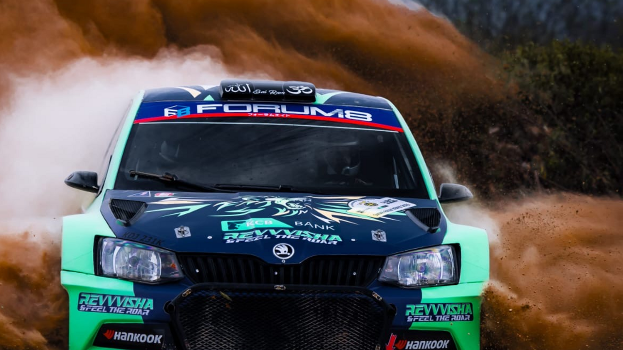 WRC Safari Rallye Kenia 2026: Das ultimative Motorsport-Erlebnis. Motorengebrüll, Staubwolken auf den Hochgeschwindigkeitsstrecken, die elektrisierende Atmosphäre jubelnder internationaler Fans unter dem afrikanischen Himmel – die WRC Safari Rallye Kenia 2026 verspricht, eines der unvergesslichsten Motorsport-Erlebnisse aller Zeiten zu werden.