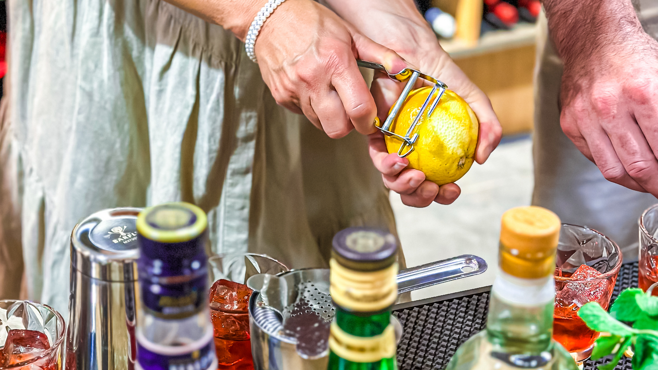 Ich bringe das Bar-Erlebnis direkt zu Dir - ob ins Büro, auf die Dachterrasse oder ins Wohnzimmer.