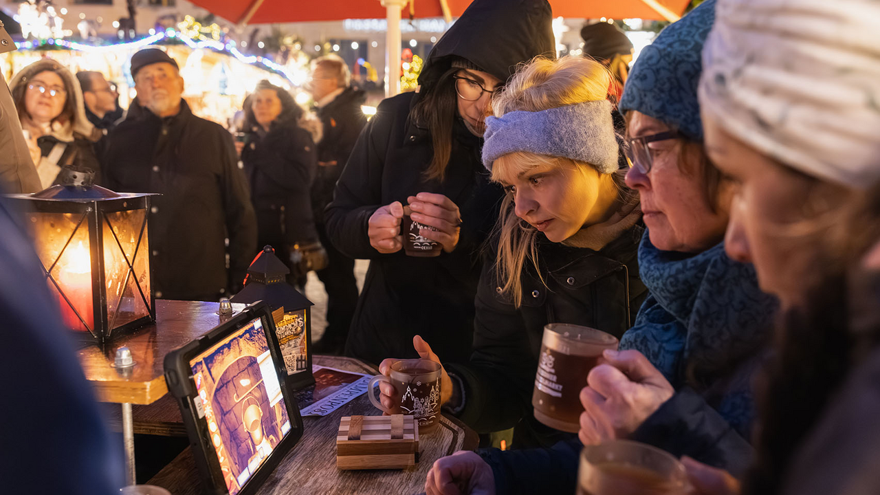 Weihnachtsmarkt Escape Tour Weihnachtsmarktstimmung, Glühwein, etwas Bewegung an der Luft und dazu einen spannenden Fall lösen:
 Genau das bietet «Abenteuer Weihnachtsmarkt 2024»!