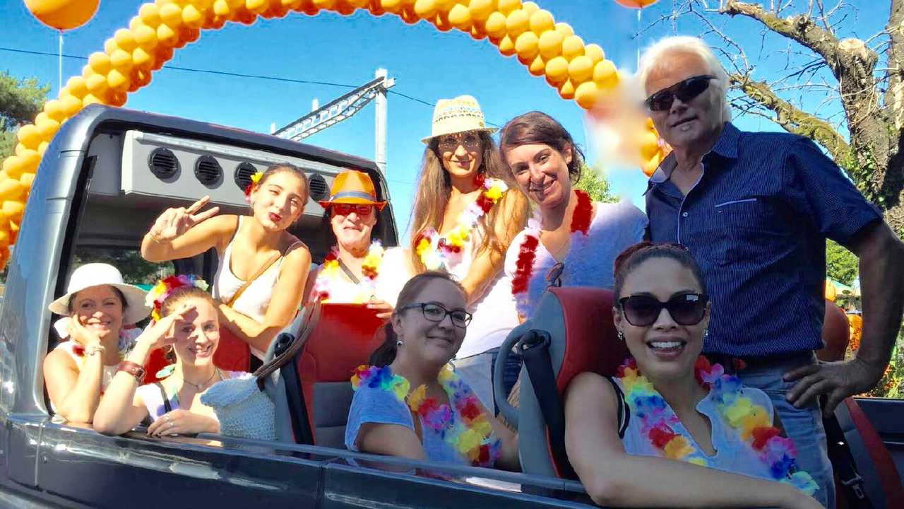 Junggesellinnenabschied mit Cabrio-Bus Ladies - lasst es mit der Braut in spe so richtig krachen!