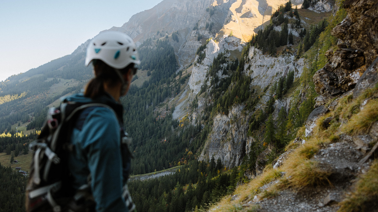 Sportliche Herausforderungen, einzigartige Felsformationen und ein beeindruckender Ausblick – das erwartet dich auf dem Klettersteig.