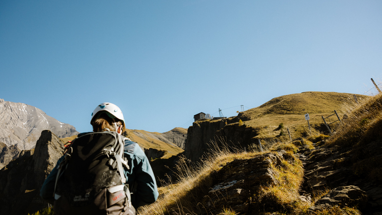 Sportliche Herausforderungen, einzigartige Felsformationen und ein beeindruckender Ausblick – das erwartet dich auf dem Klettersteig.