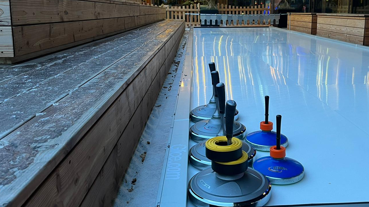 Eisstockschiessen in Thun Im Winter wird ein Eisstockschiessen mit dem beeindruckenden Blick auf den Thunersee zu einem besonderen Erlebnis. In geselliger Runde messen Sie sich beim Spiel auf dem Eis, umgeben von einer traumhaften Bergkulisse. Anschliessend geniessen Sie einen stimmungsvollen Apéro oder lassen den Abend bei einem feinen Fondue in gemütlicher Atmosphäre ausklingen.