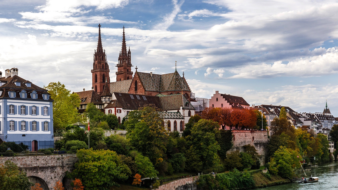 Urban mission Basel Die Zeit läuft. Sie haben soeben einen mysteriösen Auftrag bekommen, den Sie in der vorgegebenen Zeit erfüllen müssen. Können Sie alle Rätsel lösen? Das Outdoor Escape Game wird in Grossbasel gespielt und beginnt am Bahnhof.
