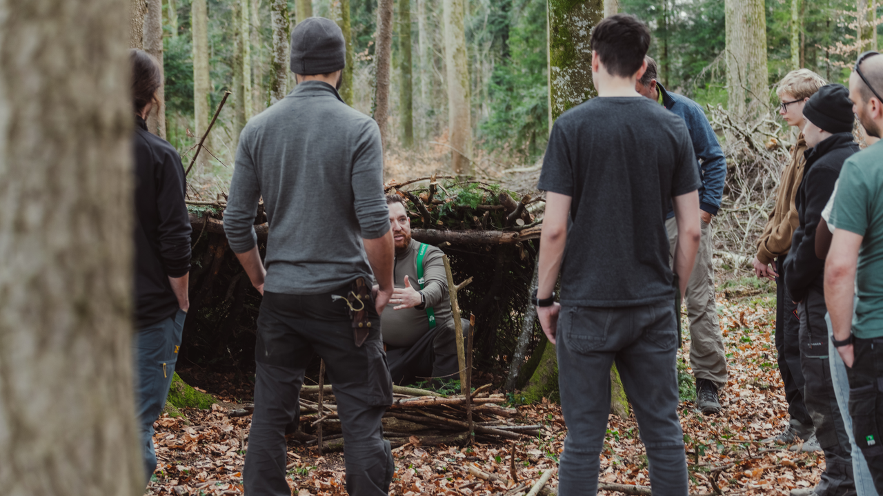 Wolltest Du schon immer mal einen Anlass draussen in der Natur verbringen? Spannendes über die Natur lernen und Deine Überlebens-Fähigkeiten trainieren? Dann ist dieser spannende Kurs das richtig für Dich und Dein Team.