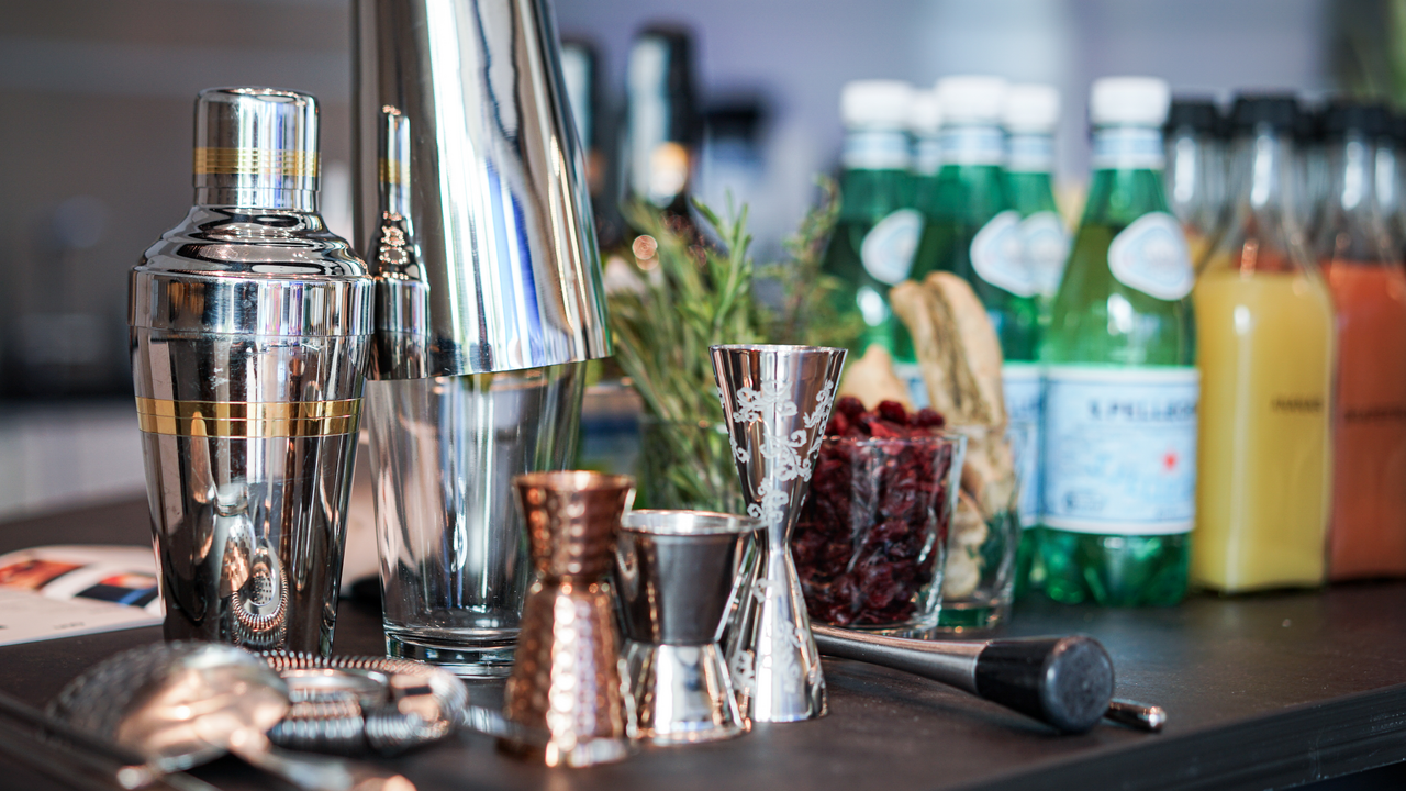 Ich bringe das Bar-Erlebnis direkt zu Dir - ob ins Büro, auf die Dachterrasse oder ins Wohnzimmer.