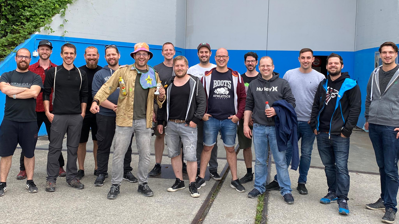 Polterausflug Sprengung & Spass Lasst es beim Polteri im wetterunabhngigen Stollen so richtig krachen! Zum einen geniesst Ihr eine imposante Sprengdemonstration mit Druckwelle und zum anderen werdet Ihr bei einer Challenge mit viel Action, Spiel und Spass herausgefordert. Dank unserem hauseigenen Restaurant ist auch für den Durst gesorgt.