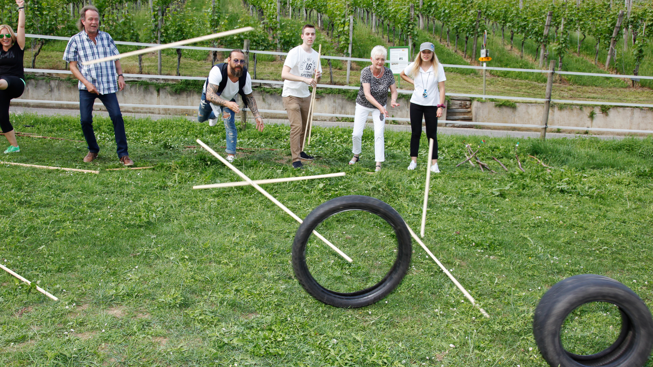 Dieser Event bringt Ihnen die Spielkultur verschiedener Völker wie der Inuit und Zulu näher. Erleben Sie spannende, unbekannte Spiele: Bola aus Grönland, Gutera Uriziga aus Ruanda oder Apfelsine im Kreis aus China.