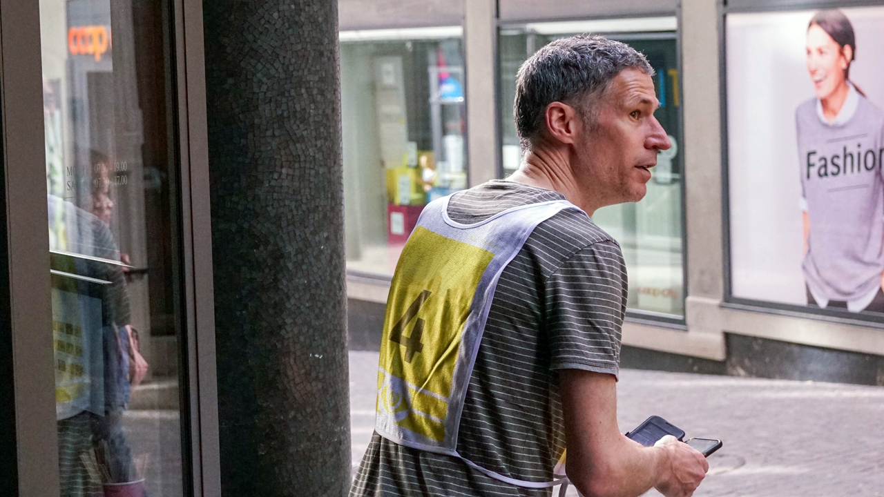 Outdoor Agentenspiel Olten Das interaktive Agentenspiel für echte Strategen! Jagt die gegnerischen Teams und sammelt Punkte durch clevere Fotos. Doch Vorsicht: Werdet ihr entdeckt, verliert ihr Punkte! Taktik, Timing und Teamgeist – habt ihr das Zeug zum Agenten?