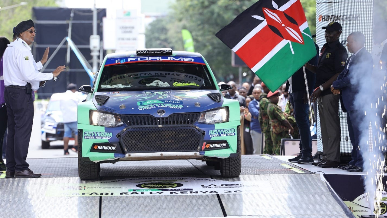 WRC Safari Rallye Kenia 2026: Das ultimative Motorsport-Erlebnis. Motorengebrüll, Staubwolken auf den Hochgeschwindigkeitsstrecken, die elektrisierende Atmosphäre jubelnder internationaler Fans unter dem afrikanischen Himmel – die WRC Safari Rallye Kenia 2026 verspricht, eines der unvergesslichsten Motorsport-Erlebnisse aller Zeiten zu werden.