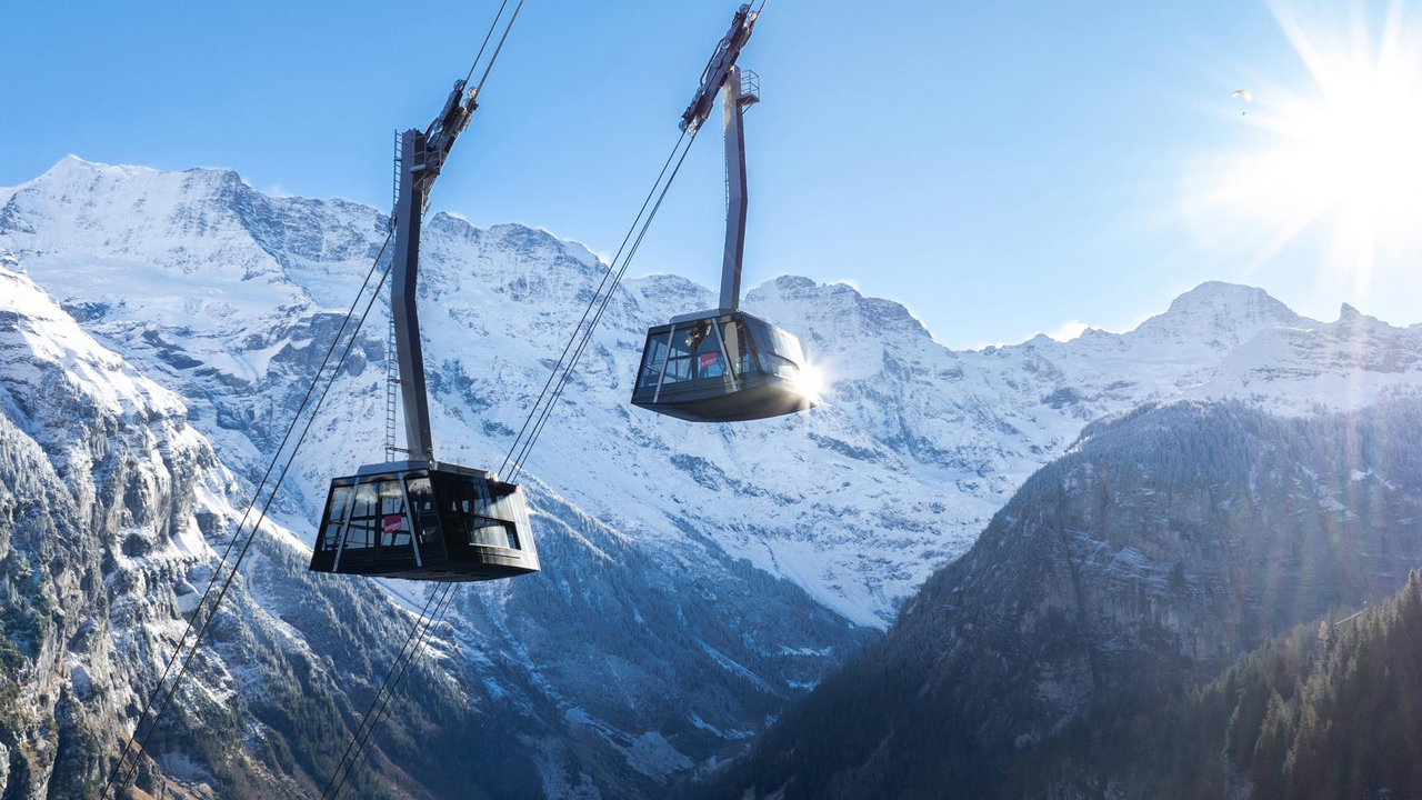 Bereit für ein Event mit Wow-Garantie? Wir bringen Ihre Firma oder Gruppe komfortabel und stressfrei ins hochalpine Abenteuer auf das Schilthorn – inklusive Fahrt mit der neu eröffneten, steilsten Bahn der Welt. Adrenalin inklusive. Hier, wo 1969 Szenen für den James-Bond-Klassiker "Im Geheimdienst Ihrer Majestät" gedreht wurden, wartet heute ein Ausflug, der Teamgeist und Genuss perfekt verbindet.