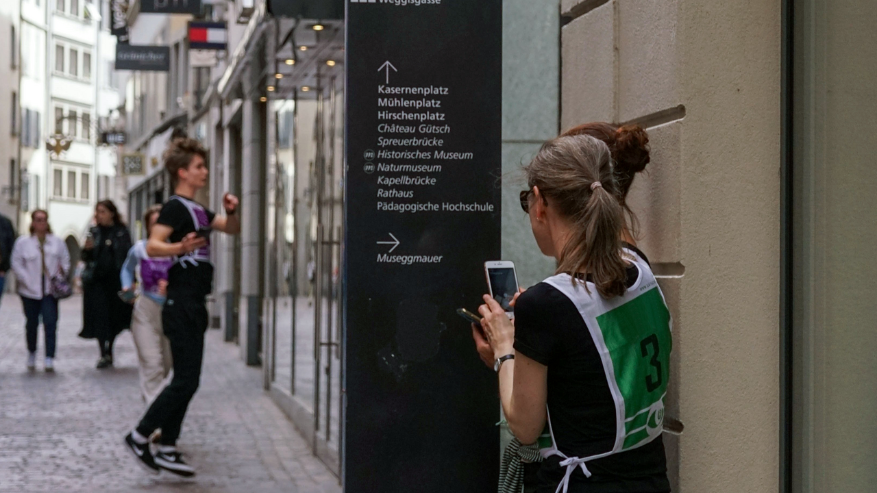 Outdoor Agentenspiel Liestal Das interaktive Agentenspiel für echte Strategen! Jagt die gegnerischen Teams und sammelt Punkte durch clevere Fotos. Doch Vorsicht: Werdet ihr entdeckt, verliert ihr Punkte! Taktik, Timing und Teamgeist – habt ihr das Zeug zum Agenten?