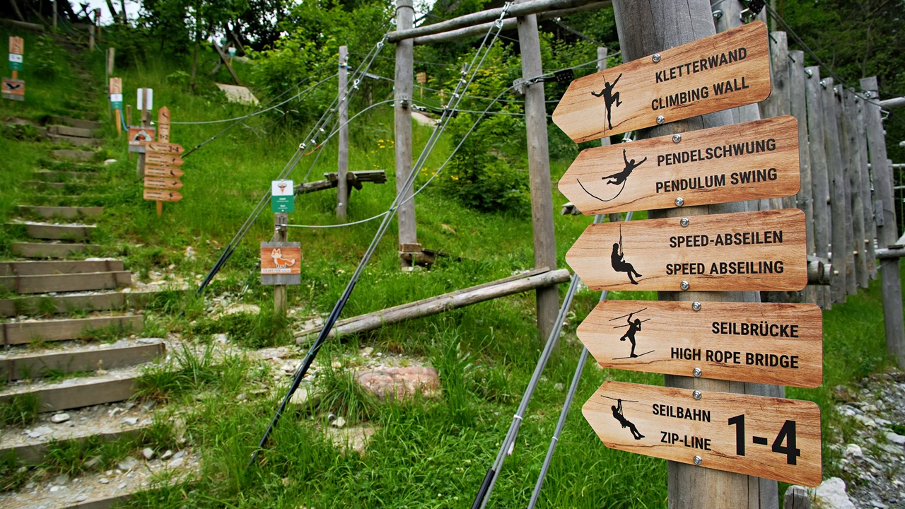 Von Action bis Gemütlichkeit Wir starten mit einer Kaffeepause im Tropenhaus Frutigen. Individuell auf Ihre Bedürfnisse angepasst, besprechen wir im Vornherein das weitere Programm. Folgende Möglichkeiten stehen zur Auswahl: Führung im Tropenhaus Frutigen, Wanderung via Pochtenkessel-Cholerenschlucht, Klettern am Fels, Adventure Park Adelboden und auf Wunsch können wir noch weitere Aktivitäten anbieten. Wir können uns in Verschiedene Gruppen einteilen oder alle Zusammen bleiben. Ob gemütlich, schweisstreibend oder mit Adrenalin, wichtig ist, dass sich alle Teilnehmer wohl fühlen. Das Mittagessen werden wir im Adventure Park einnehmen und nach dem Nachmittagsprogramm werden wir auch den Apéro dort geniessen.