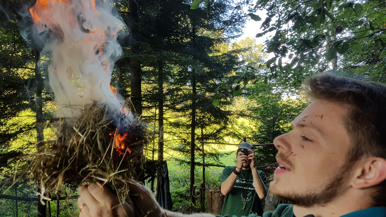 Wolltest Du schon immer mal einen Anlass draussen in der Natur verbringen? Spannendes über die Natur lernen und Deine Überlebens-Fähigkeiten trainieren? Dann ist dieser spannende Kurs das richtig für Dich und Dein Team.