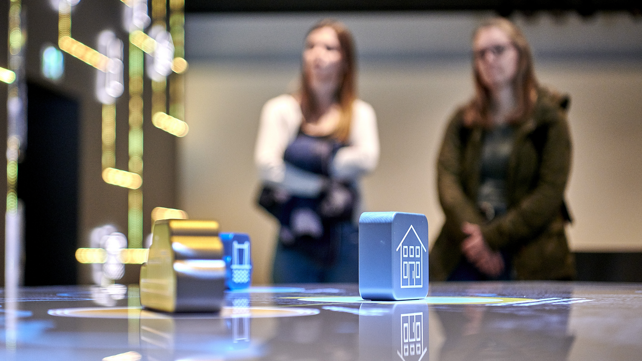 Erleben Sie eine Führung durch die Energiezentrale Forsthaus, wo Kehricht, regionales Holz und Erdgas zu Strom, Dampf und Fernwärme verwandelt werden. Am interaktiven Stadtmodell im neuen Besucherraum erfahren Sie zudem, wie wir die Energiewende gemeinsam schaffen.