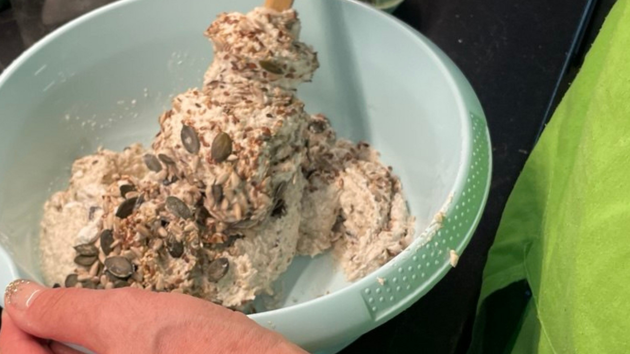 Ein besonderes kulinarisches Erlebnis für geschlossene Gruppen: Erleben Sie traditionelles Brotbacken mit alternativen Mehlsorten, stellen gesunde Aufstriche her und erhalten wertvolles Wissen zu ganzheitlicher Ernährung – vom Mehl bis zum gemeinsamen Genuss.