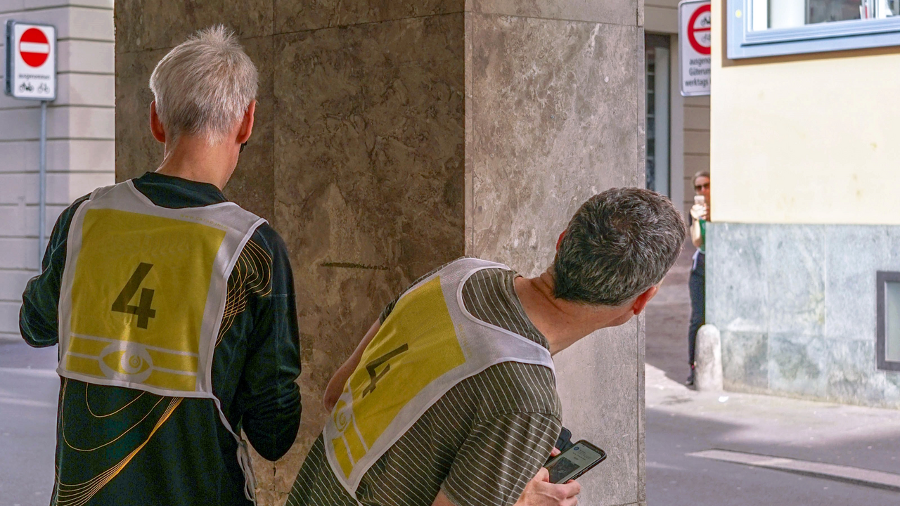 Outdoor Agentenspiel Baden Das interaktive Agentenspiel für echte Strategen! Jagt die gegnerischen Teams und sammelt Punkte durch clevere Fotos. Doch Vorsicht: Werdet ihr entdeckt, verliert ihr Punkte! Taktik, Timing und Teamgeist – habt ihr das Zeug zum Agenten?