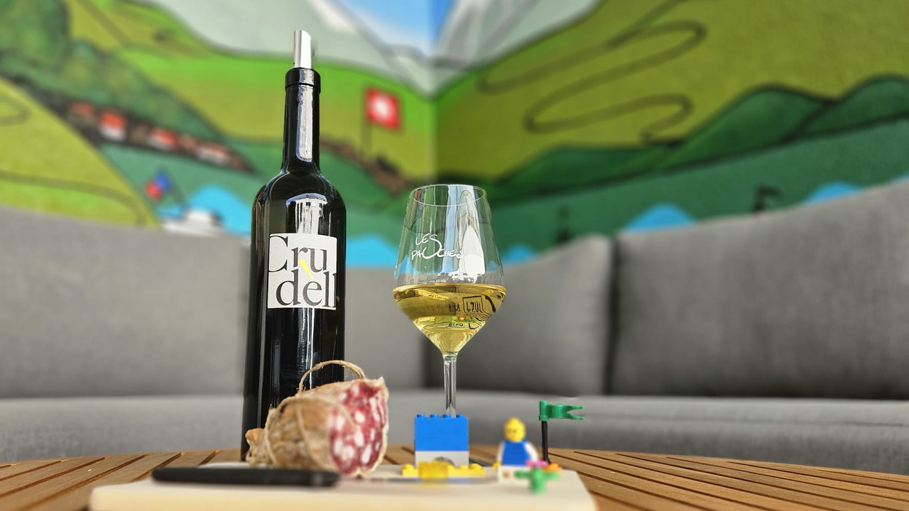 Lust auf ein Event, das verbindet, inspiriert und einfach Spass macht? Bricks & Bites bringt Menschen zusammen: Teams, Freunde, Familien oder Vereine. Bei Wein, LEGO® Serious Play® und feinem Apéro entstehen neue Gespräche, gemeinsames Lachen und kleine Aha-Momente. Locker, unkompliziert und mit grossem Effekt.