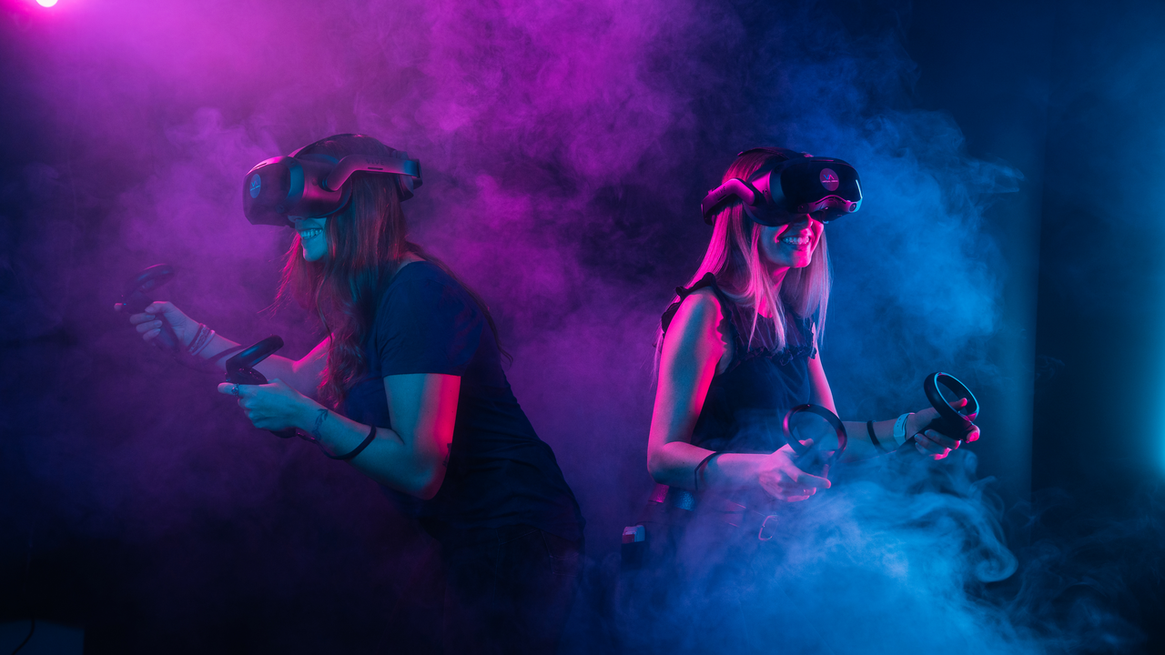 Virtual Adventure RENTAL Virtual Rental bietet ein standortunabhängiges VR-Spiel. Neuste Technik führt die Gäste in eine virtuelle Realität. Ein originelles Programm für ein Messeauftritt oder den Mitarbeiteranlass.