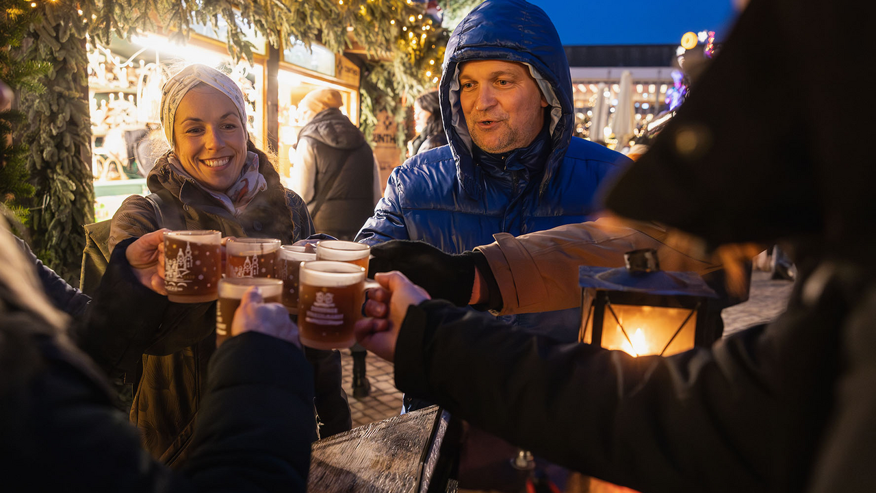 Weihnachtsmarktstimmung, Glühwein, etwas Bewegung an der Luft und dazu einen spannenden Fall lösen:  Genau das bietet «Abenteuer Weihnachtsmarkt 2024»!