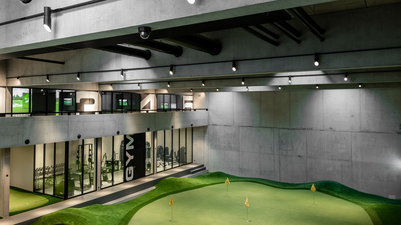 Entdecken Sie in der Gruppe das Golfcenter, zentral gelegen im Herzen der Schweiz. Ausgestattet mit modernsten Technologien setzt das schweizweit grösste Indoor Trainings Center auch europäisch Massstäbe. Ob Teamevent, Kundenanlass oder eine Runde mit Freunden - hier spielen und trainieren Sie auf Pro Tour Niveau!