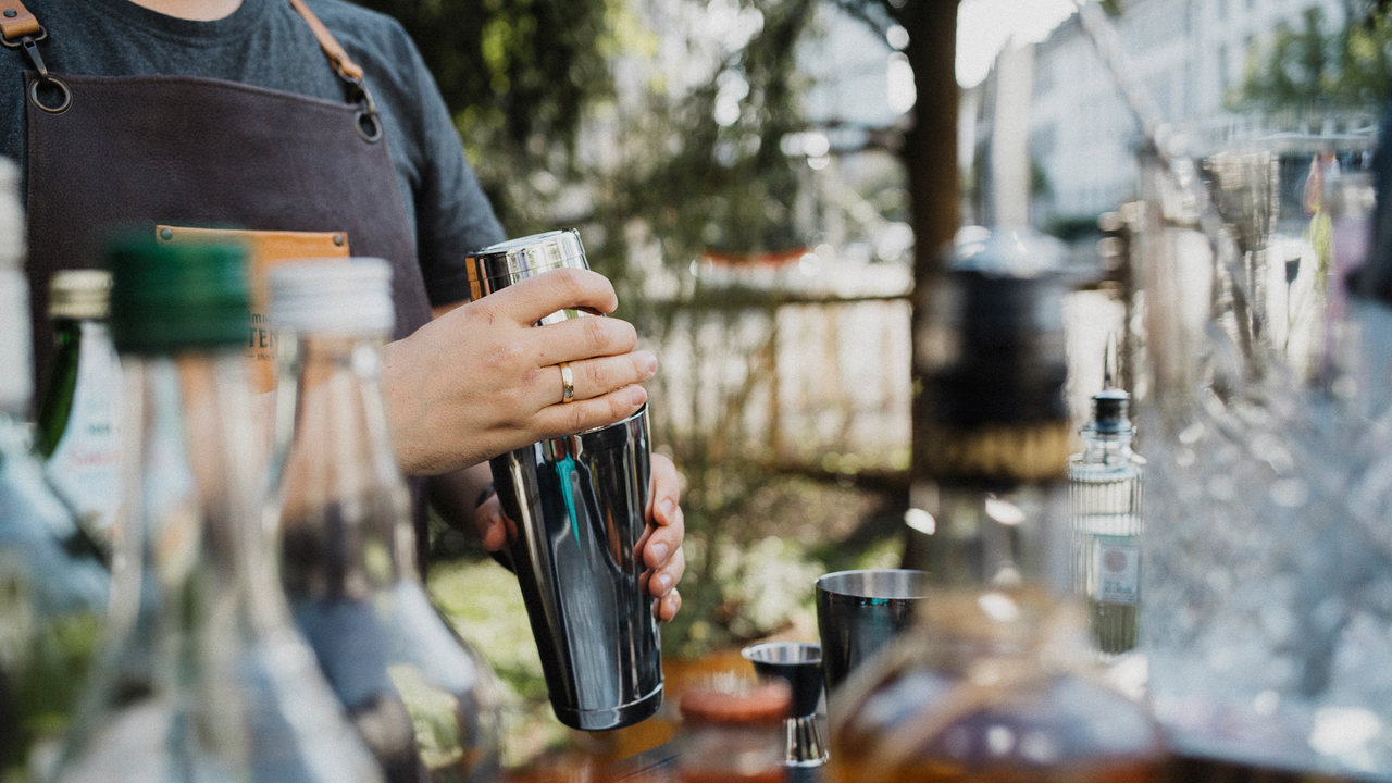 Ich bringe das Bar-Erlebnis direkt zu Dir - ob ins Büro, auf die Dachterrasse oder ins Wohnzimmer.