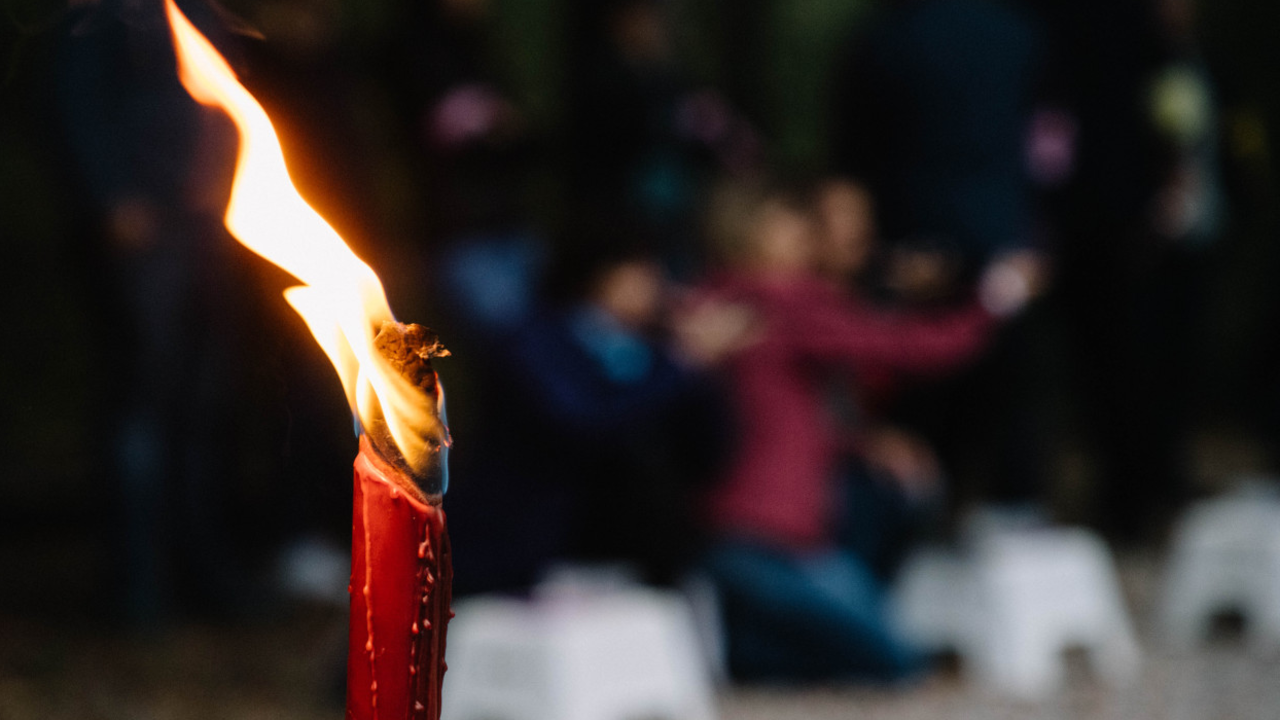 Fackelwanderung mit Kulinarik Kommen Sie und erleben Sie eine aussergewöhnliche Erfahrung mit dieser Wanderung im Licht der Fackeln und geniessen Sie ein Fondue aus der Region.