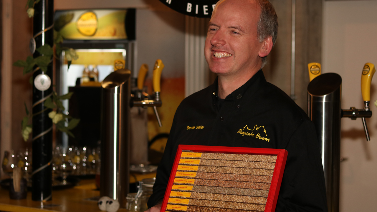 Beer & Dine mit dem Bier-Sommelier Erhalten Sie einen tiefen Einblick in die Burgdorfer Bierkultur, indem Sie ein diplomierter Biersommelier erst durch die Brauanlage im ehrwürdigen Kornhaus, später durch einen Viergänger mit Bierbegleitung im Burgdorfer Schützenhaus führt.